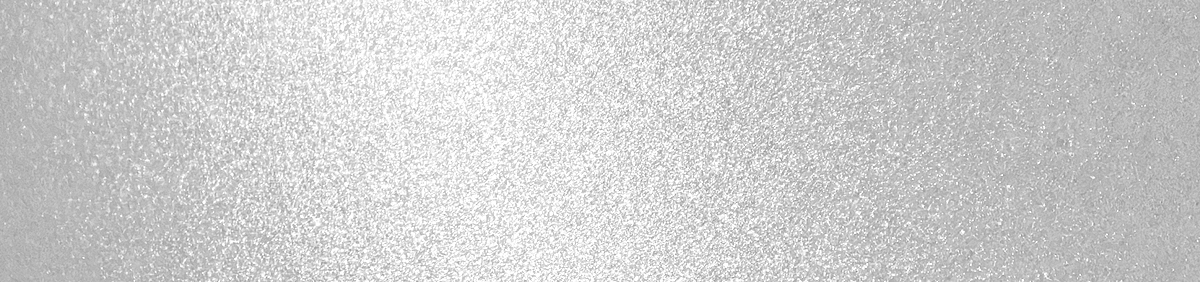 Makrofotografia struktury folii Aura Lumifrost pokazująca efekt szronu. Widoczna matowa, chropowata faktura, która zamienia zwykłą szybę w mleczne szkło, blokując widoczność przy zachowaniu jasności wnętrza.